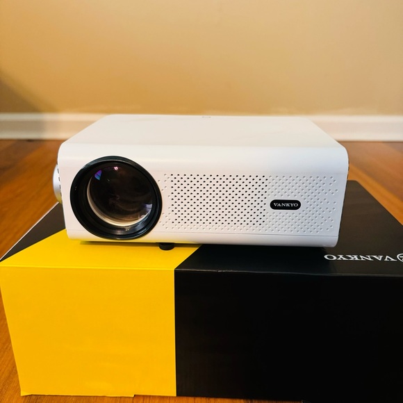 Projector with screen - Picture 4 of 16